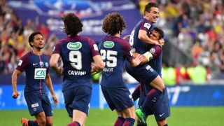 法国杯决赛巴黎登顶 法国总统马克龙现身观战