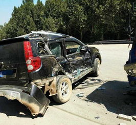 鹿泉区今日两起严重车祸,其中一起事故驾驶员当场死亡 