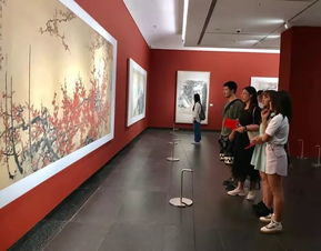 广东时尚学院组织学生参观广东优秀美术作品展