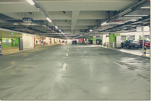 浦东机场2号航站楼地下有没有停车场 