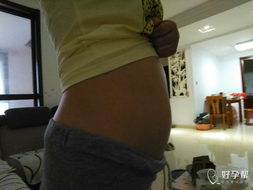 我四个月的肚子,照片显大,实际看起来和正常的没区别