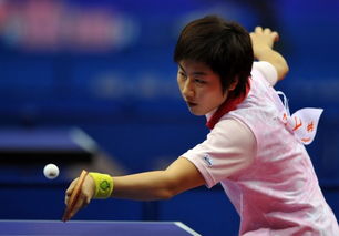 全运会乒乓球女单首日赛况 丁宁在比赛中回球 