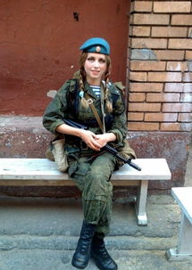 年仅24岁俄罗斯女兵,相貌身材堪比专业模特,收获大批网友喜爱