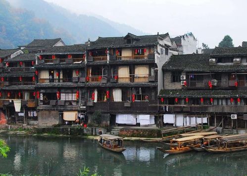 中国一个非常特殊的村庄,采用吊脚楼建筑,网友直呼不敢住