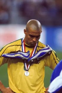 98年法国世界杯罗纳尔多(1998年世界杯罗纳尔多事件)