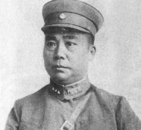 七七事变后,川军整编成两个集团军,司令分别是刘湘和此人
