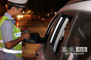 中国最牛交警查酒驾被醉驾美女调戏,交警查酒驾女司机耍泼搞笑图