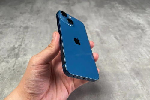 iPhone 13 mini蓝色真机实拍 附对比iPhone12上代蓝色
