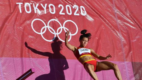 她奶奶是著名跳高运动员,她也是中国首位归化田径选手,她是谁