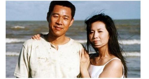 张丰毅曾经与吕丽萍结婚只花50元,后来娶小12岁娇妻却送继女豪车