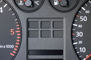 车辆显示一个加号一个减号(汽车仪表盘上显示一个加号一个减号)