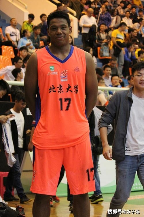 祝铭震入选男篮名单创造历史,中国篮球对混血球员会重新讨论吗