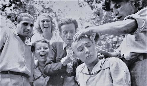 老照片 二战中对着德军笑的法国女性 战后遭到清算剃光头发游街
