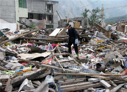 汶川地震后,8万遇难者的存款和贷款怎么处理 国家的办法很暖心